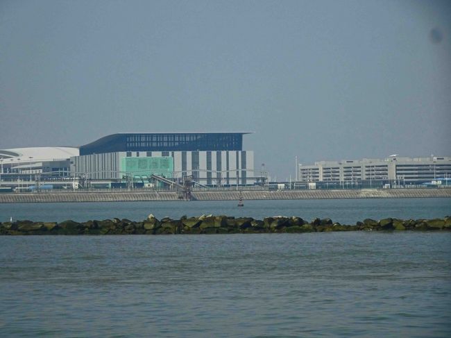 フェリーから見る港珠澳大橋マカオ側口岸