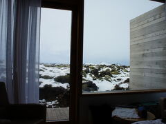 この部屋の外に出て、三脚を利用して夜の12時頃まで撮影しました。

妻と娘は寝ていました。