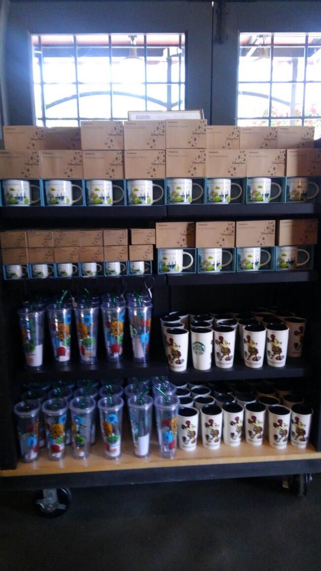 HollywoodStudio内のスタバ限定カップです。