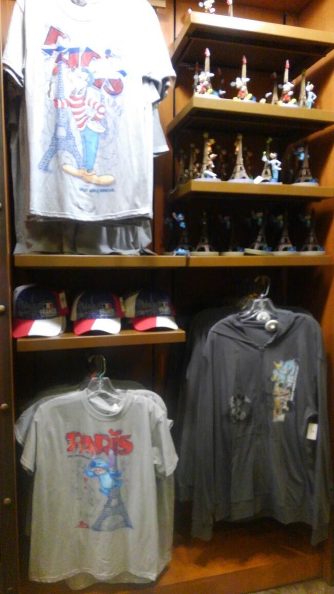 グーフィーやステッチとエッフェル塔のデザインもありました。