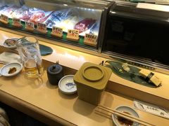 仙台駅の寿司通りにある北辰鮨。
立ち食いで新幹線町の間にさっとつまめるお店。
ここでもビール。