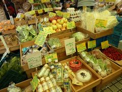 毎週土日に行われる国連大学まえの青山ファーマーズマーケット
田舎者には青山とつくだけでおしゃれに感じる。
こだわりの野菜や食品が並んでいるけどそれなりのお値段。
http://farmersmarkets.jp/miyazakishochu2019/