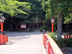 神倉神社

　天照大神とその子孫高倉下命（たかくらじのみこと）を祀る。熊野の神々が最初に降臨した場所とされることから，「元宮」と呼ばれる