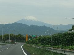 朝5時、都内から東名高速で出発。
大井松田インタあたりで富士山が綺麗に見えました。
東名高速道路　 神奈川県足柄上郡大井町