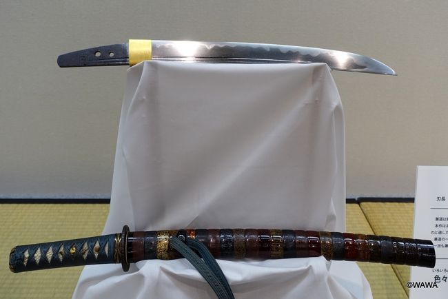 短刀　兼道　<br />岐阜県百年公園の中を延々歩き斜行エレベータにまで乗って博物館に辿り着いたにも関わらず岐阜県博物館は撮影禁止（岐阜県は撮影禁止の博物館のオンパレード）<br />写真の刀は岐阜県博物館とは関係ない撮影可の刃物展示場。