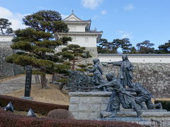 やはり私の足では20分近くかかってやっと入口に到着しました。
二本松城、別名霞ヶ城
お天気も良くてよかったです！雪深ければ多分来ていなかったかもしれないので^^;