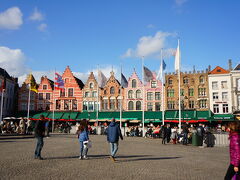マルクト広場。
いかにもベルギーだなぁって建物ばかり。お天気も良くなってきました。