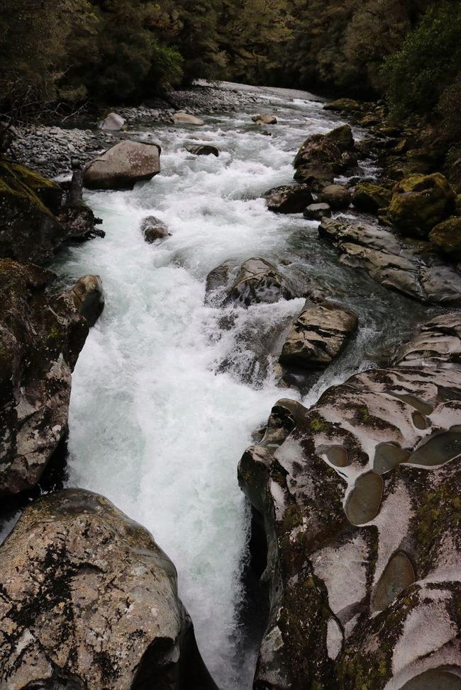クレドウ川と奇岩