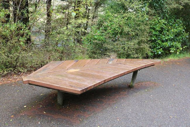 ニュージーランドの葉っぱのかたちのベンチ