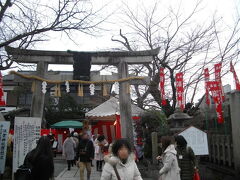 平安神宮から北へ上がると、須賀神社がある。ここも節分祭りで有名どころ。平安装束の懸想文売りが、文を売っているのが有名。