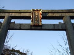 まっすぐ東に進み石薬師寺御門から一旦京都御苑をでます。
出てすぐの道を南に曲がってまっすぐ進むと梨木神社があります。