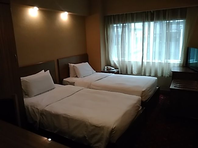 部屋も通路も広々です。これで素泊まり約13000円です。