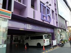 　サラデーン駅から徒歩15分くらいのザ・エンバシー・サトーンというホテルに泊まりました。