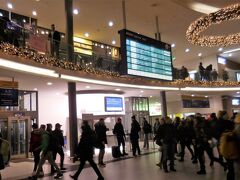 　カッセルからＩＣＥで２時間１０分。１９：２２にニュルンベルク中央駅に着きました。空港を思わせる大きな駅です。