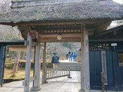 次いで東慶寺。

中を覗いてみたが、梅の開花にはまだ間がありそうだったので門前で引き返す。