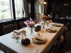 山手１１１番館　ダイニングルームの飾りつけ

バレンタイン装飾
「おとな女子のハッピーバレンタイン」
展示日程：　2月8日（金）～14日（木）
装飾：　La Maison 111