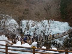 ほとんどの人がつり橋を渡ったらすぐにUターンして来ます。