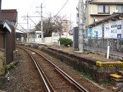 旧大和街道を横切る伊賀鉄道「広小路駅」。

上野市駅からたった５００ｍの距離、
以前は古びた趣のある駅舎がありましたが今はない様です？。