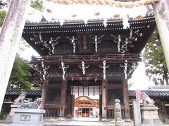 ぶらぶら歩いて「上野天満宮」に来ました。

菅原神社とも言われているようで学問の神様です。
立派な山門です。