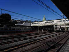 今回は、上野駅まで出て、懐かしい常磐線で一駅戻って日暮里駅で下車。
天気も素晴らしく、今日は良いそぞろ日和だ。