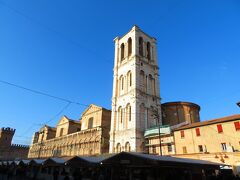 大聖堂の鐘
Campanile Cattedrale S.Giorgio
大聖堂横のトレント・トリエステ広場に戻ってきた