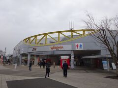 最初の休憩は静岡県に入り、足柄サービスエリア。
曇っており富士山は見えませんでしたが、心配していた雪が降らずよかったです。