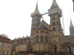 　目の前に大聖堂が現れました。１２３７年完成で建築的にも彫刻面でもドイツ屈指の大聖堂です。