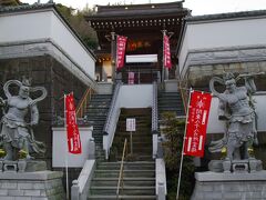 妙音寺
寿老人様のお寺です。
崖沿いに有ります。