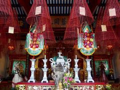 原色バリバリなのが東南アジアのお寺ってかんじですね～。