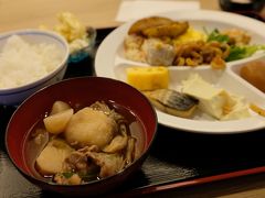 まずはホテルで朝食、こちらもバイキング形式ですが、山形の名物がいろいろ取り揃えてありました