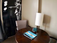 【Slaveiro Conceptual Full Jazz Hotel】

部屋に中も........

..........ジャズ演奏者の写真が、大きく貼られています。
