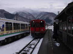 食べ終わったら芦ノ牧温泉駅に戻り、次の列車を待ちます。

この日は列車が遅れていたようで寒いホームで20分も待ちました。。せっかくラーメンで温まったのにもう身体は冷え切ってしまいました。。