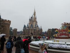 雪が舞う東京ディズニーランド！