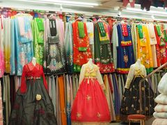 入口付近は食品が中心でしたが
路地の奥にはこんな商店も。
