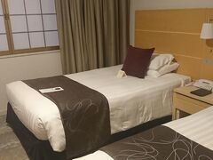 今日は赤坂のエクセルホテル東急に宿泊。
駅直結の立地は疲れているときは特にありがたい。
ホテル内にはコンビニもあって便利

そして、普段質素な（笑）ビジネスホテルばかりに
泊まっているので、今日は豪華に感じました。

といっても遊び疲れていたので、すぐに就寝
お休みなさーいzzz