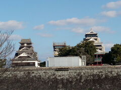 行く先々でお城があれば見て回っていますので、今回は熊本城へ！
https://kumamoto-guide.jp/kumamoto-castle/

るるぶでは2016年の熊本地震で被害を受けて復興工事中。
と、工事ネットがかかった写真が掲載されていましたので期待はしていませんでしたが、ネットはなく、外観を見ることができました！
