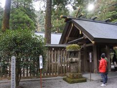 合流してここからは車で移動。ちょっと離れた天岩戸神社に向かいました。個人的には高千穂神社の方が落ち着いて好きでしたが、行列は圧倒的に天岩戸神社の方が長いでした。大行列に並ぶのは諦めて素通り。