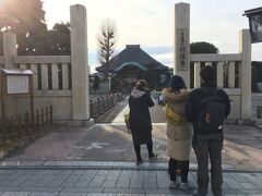 歩いてたら突如現れるお寺を散策してみるのも散歩の醍醐味です