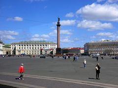 5月31日、ロシア観光の最終日はエルミタージュ美術館の観光です。昼食を終えてバスで宮殿広場にやってきました。宮殿広場の観光客は少ないので美術館も少ないかもしれません。


