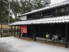 輪島塗の行程を学んだあとは、輪島塗を体験するために輪島工房長屋に向かいます。