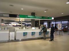 さて、本編です
東京シャトルで成田空港第二ターミナルへ
実は今回パスポートを切り替えて初の海外なので、北側団体33番で自動化ゲートを登録しました。
すぐ近くにJALの自動チェックイン機があり、ボーディングパスをゲット
なぜか乗り継ぎのエミレーツも画面に出てきて座席変更できましたが、ボーディングパスは出てきません