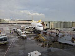 マニラ空港に到着。