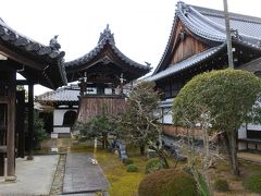 東 海 庵

　東海庵は，龍泉派，霊運派，聖澤派とともに「妙心寺四派」の一派である東海派の本庵で，越前守斎藤利国の妻の利貞尼が妙心寺の第11世住持を務めた，悟渓宗頓を開祖として，文明16年（1484年）に創建