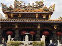 「関帝廟」…とても混んでます…
去年は余裕でお参りできたのになぁ…なんでもつい最近、屋根を修復したらしいです…
