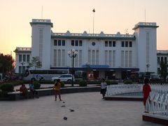 プノンペン駅。立派な駅舎です。明日はここからシアヌークビル行きの列車に乗ります。