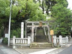 大湯間歇泉 のちょいと上にありました、近くの有名温泉旅館の名が刻まれた石柵が多数ありました。私の住むエリアにも水のわき出る神社は今も大切に守られていますが、ここは温泉が出ていたのですね。　