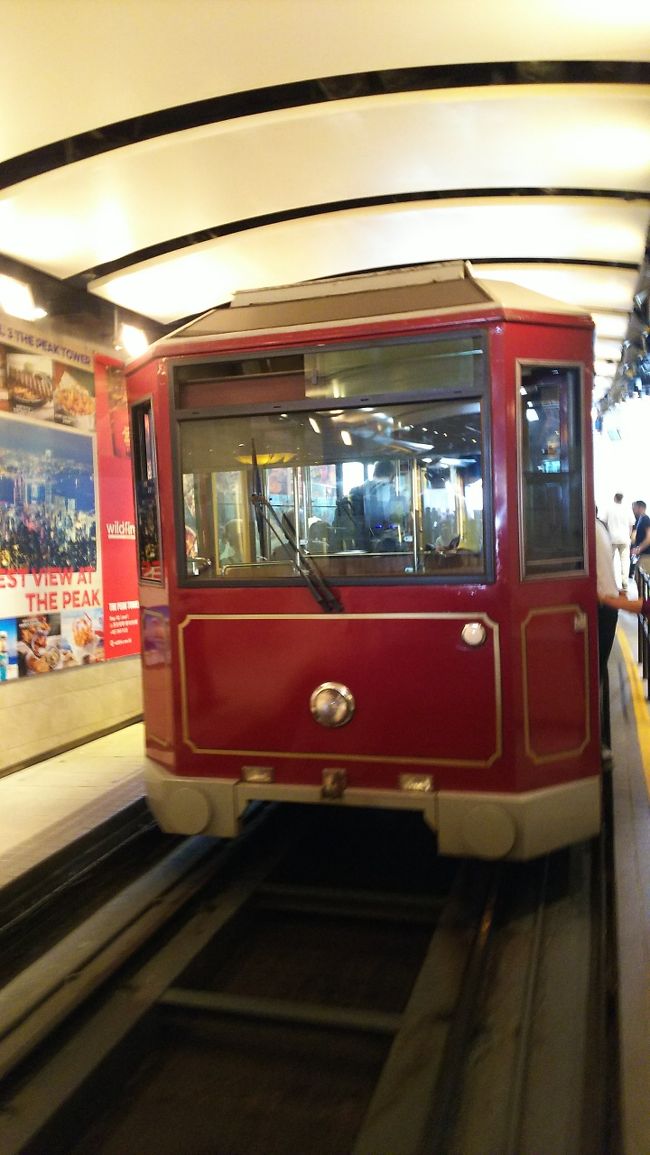 山頂電車はそれなりに大きいので、並んでいる人が多くてもみんな乗れました。