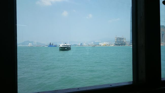 のんびりと渡っていきます。大きく揺れるわけではないので安心して乗っていられます。