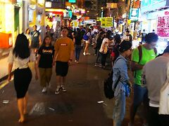 夜景を堪能した後、夕飯を食べに出かけます。