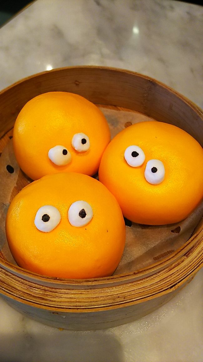 甘い飲茶も注文しました。何かわからないけど、かわいい！